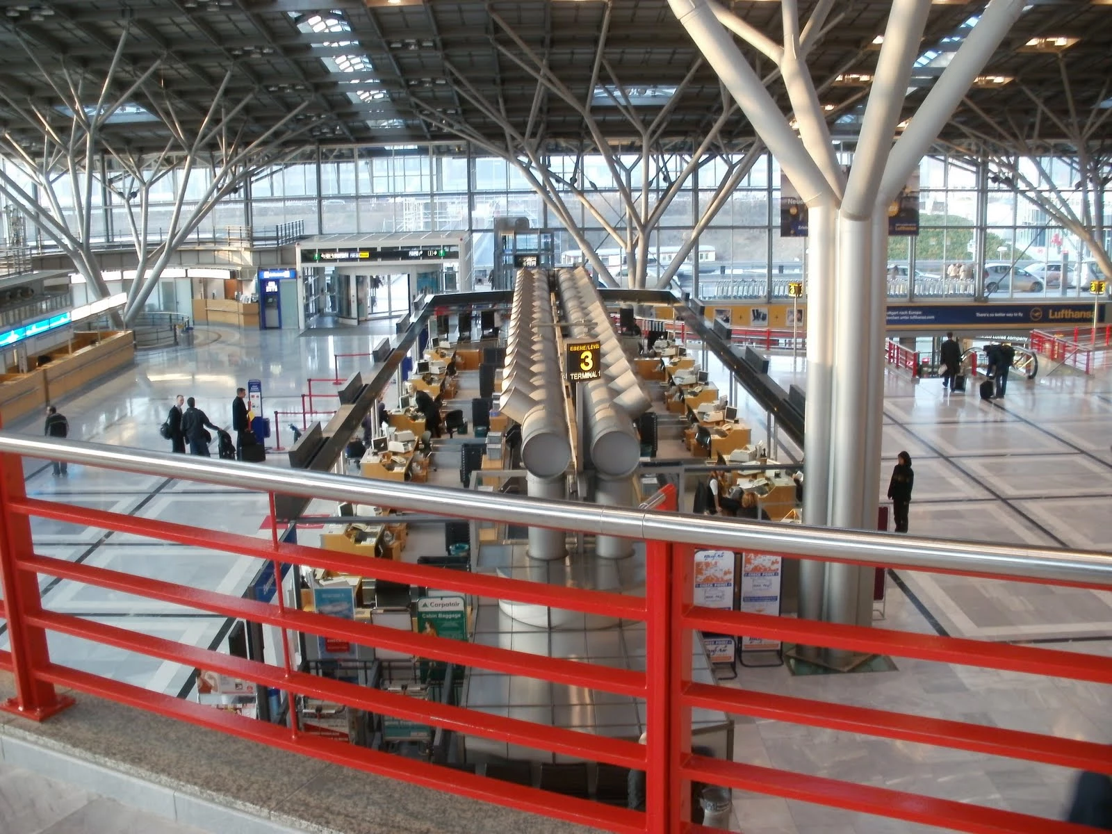 Σαν τριτοκοσμικούς αντιμετωπίζουν τους Έλληνες: Εξευτελίζουν επιβάτες από την Ελλάδα στο αεροδρόμιο της Στουτγάρδης λόγω μεταναστευτικού – Καταγγελία-«βόμβα»